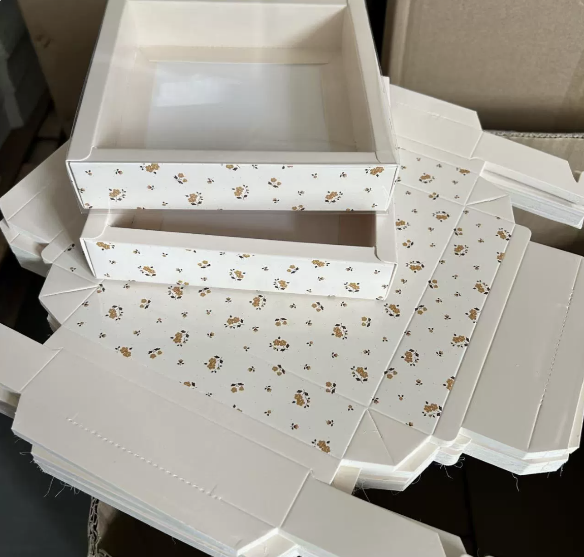 Cute Window Gift Box for Accessories | Small Packaging Box for Scrunchies, Jewelry & Gifts (4.72×4.72×1.18 in)