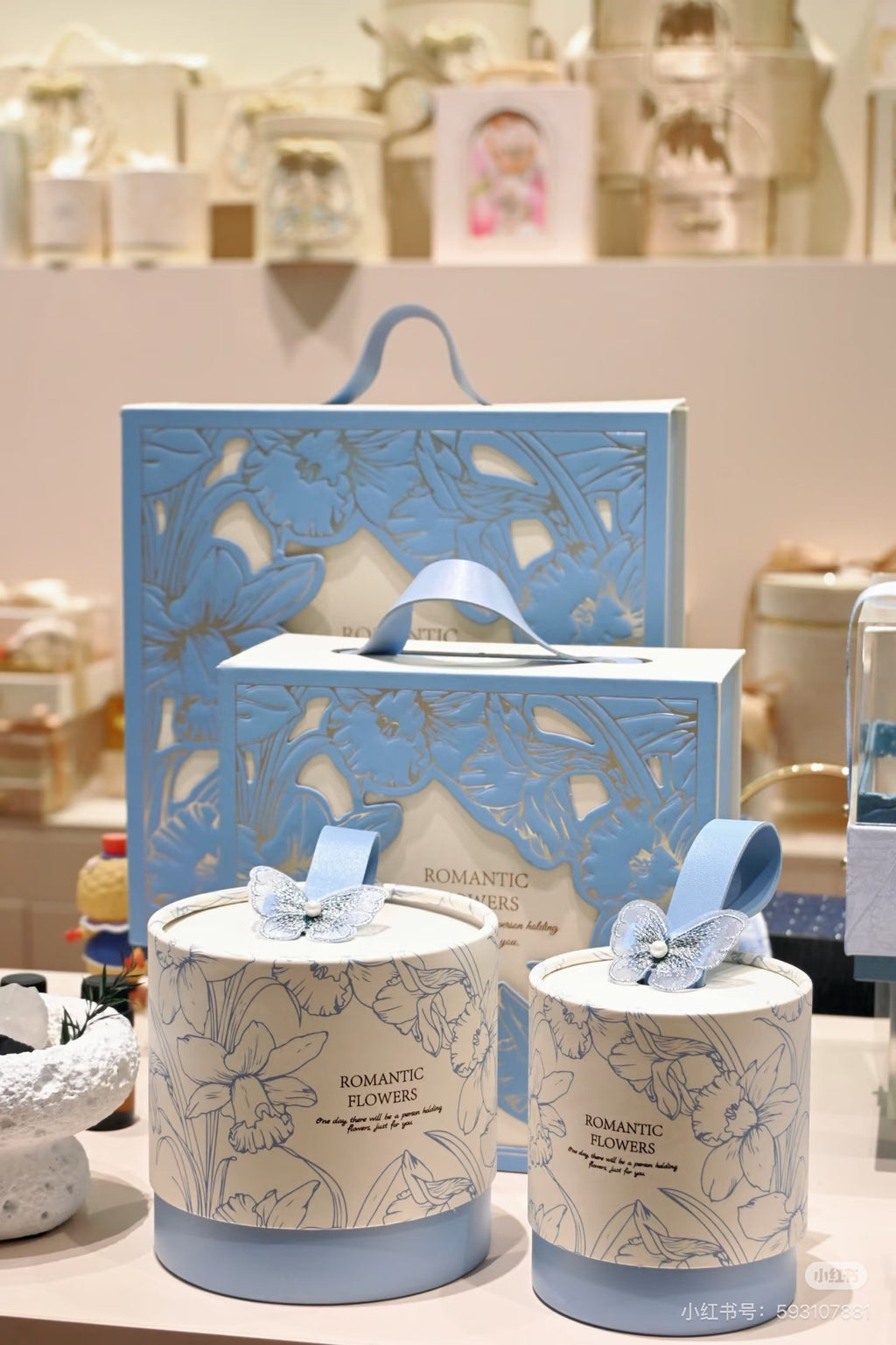 Luxury Floral Cutout Gift Box with Handle | Premium Wedding & Flower Packaging (2 Sizes)