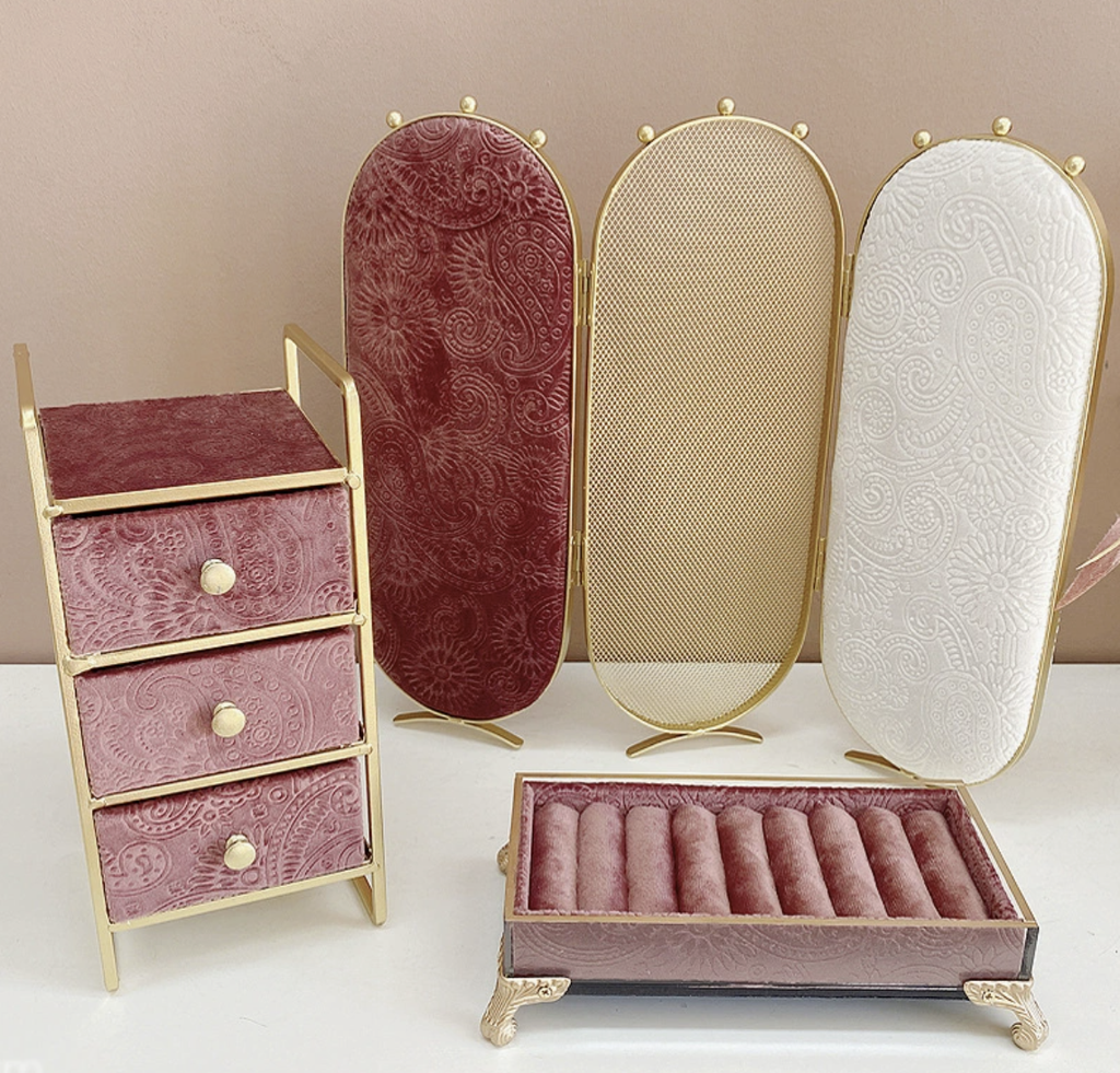 Dusty Pink Jewelry Display Organizer Set – Mannequin Stand, Ring Tray & Decorative Holders