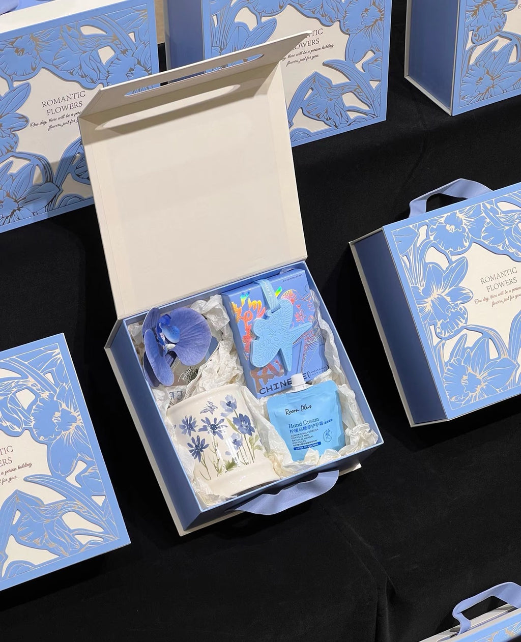 Luxury Floral Cutout Gift Box with Handle | Premium Wedding & Flower Packaging (2 Sizes)