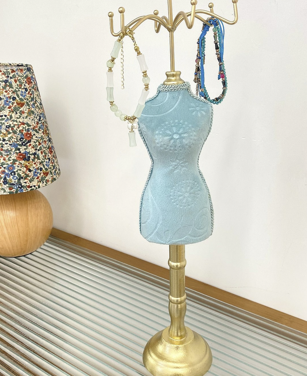 Green Jewelry Display Organizer Set – Mannequin Stand, Ring Tray, Sofa & Decorative Holders