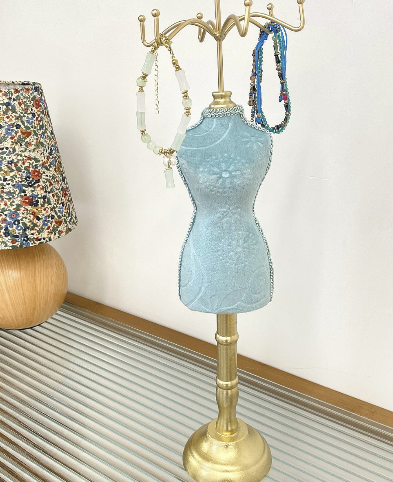 Green Jewelry Display Organizer Set – Mannequin Stand, Ring Tray, Sofa & Decorative Holders